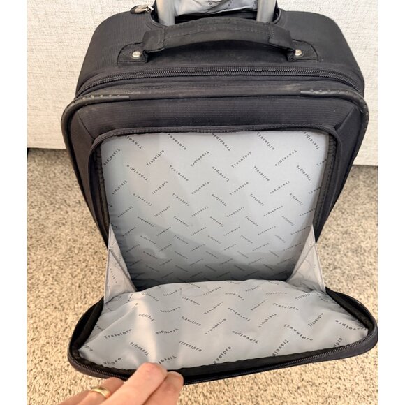 Travelpro Maxlite 2 Softside Expandable Upright 2 Wheel Luggage Carry On - Picture 7 of 14